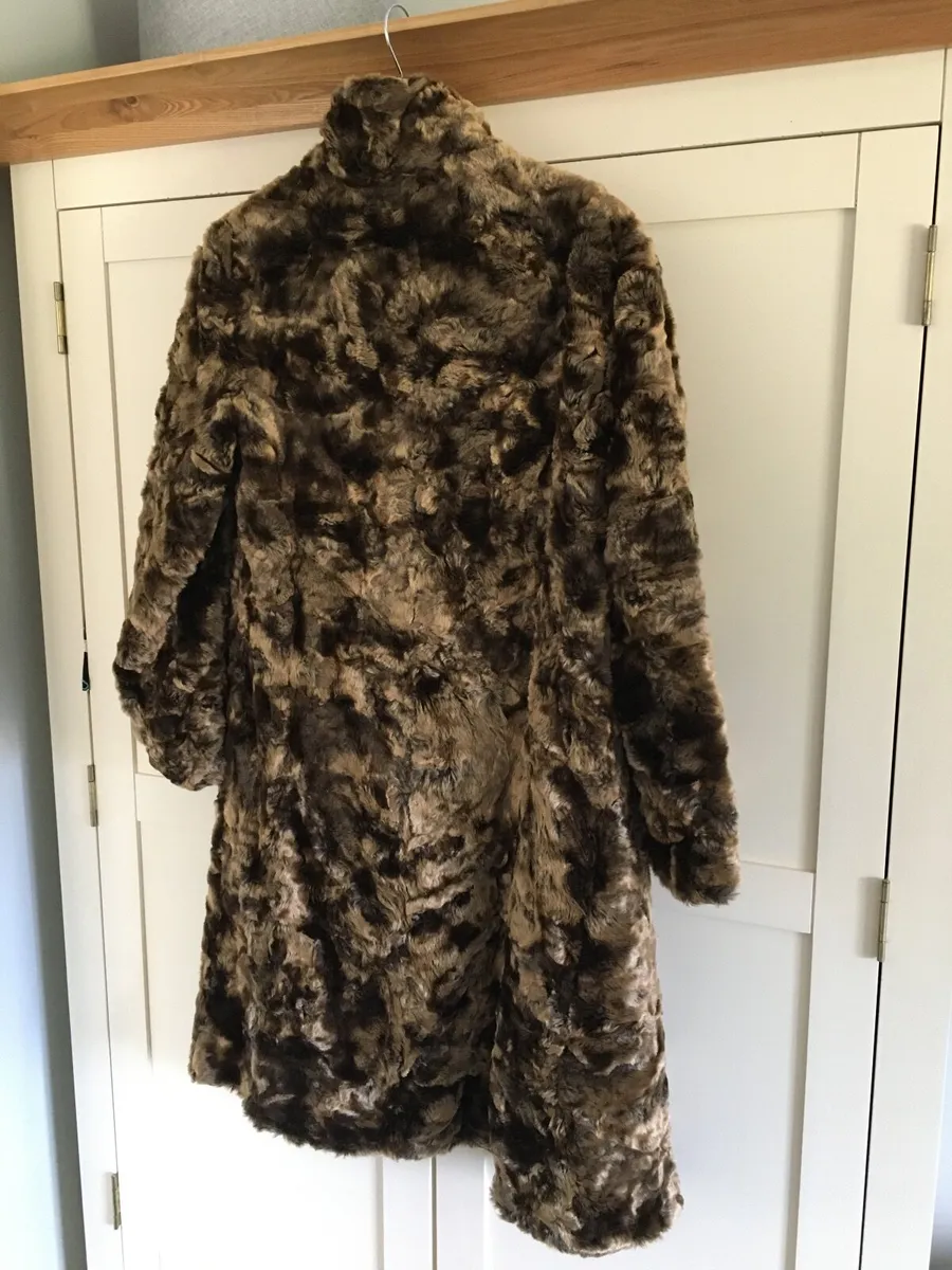 Woman’s coat faux fur - Image 2
