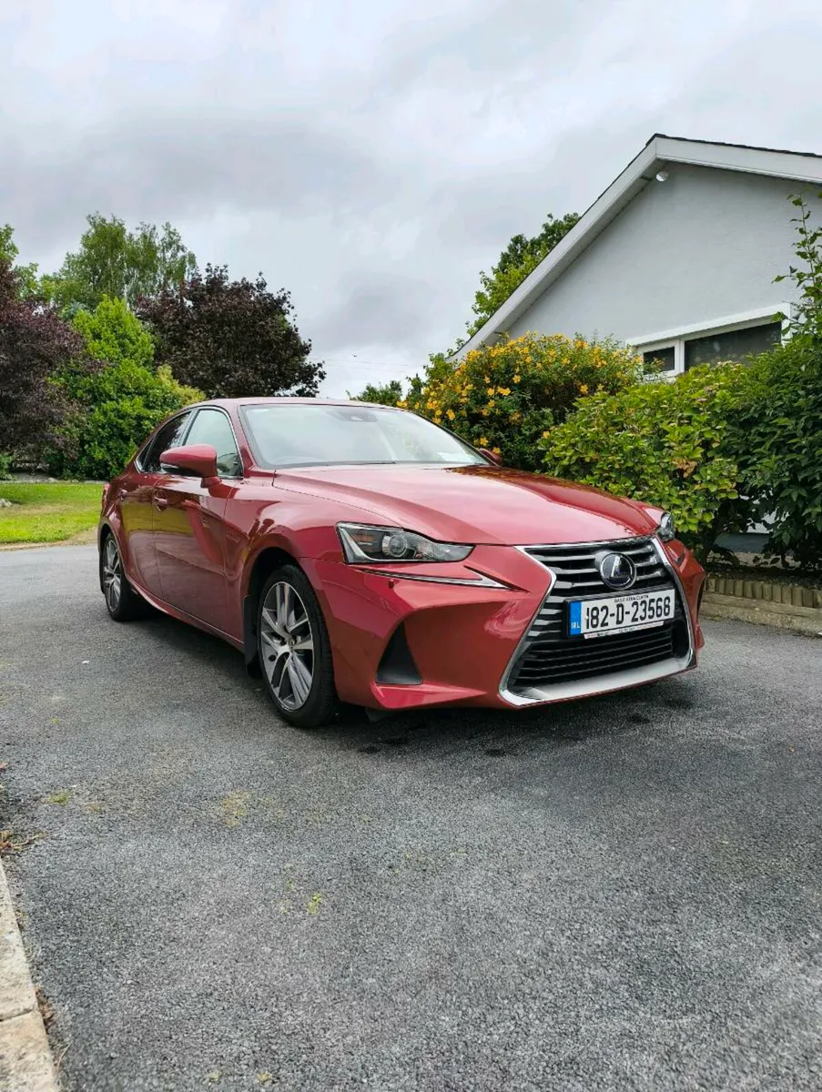 Lexus IS300H - Image 1