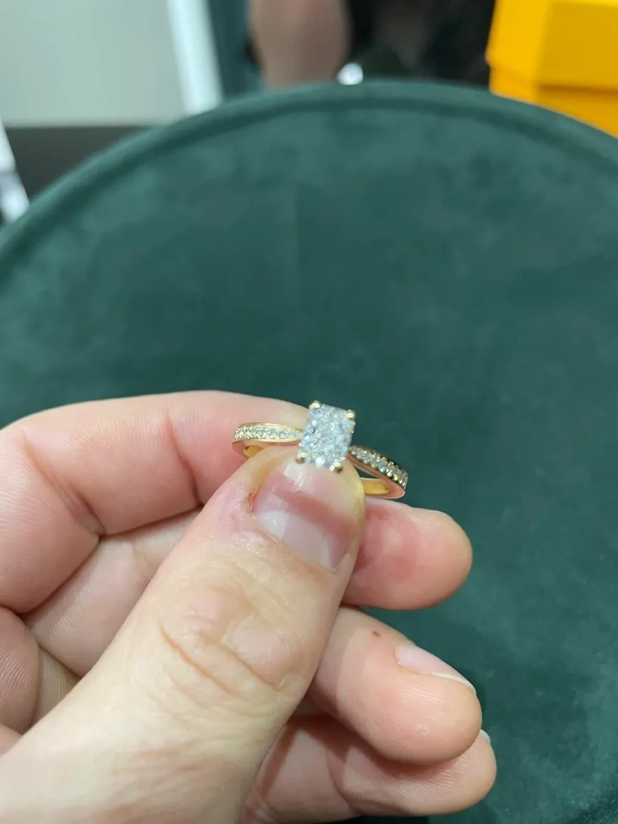 Engagement ring - Image 3