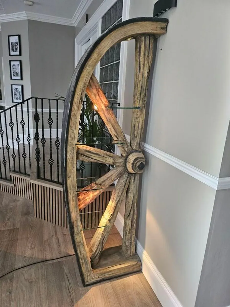 Half cartwheel glass shelf - Image 1