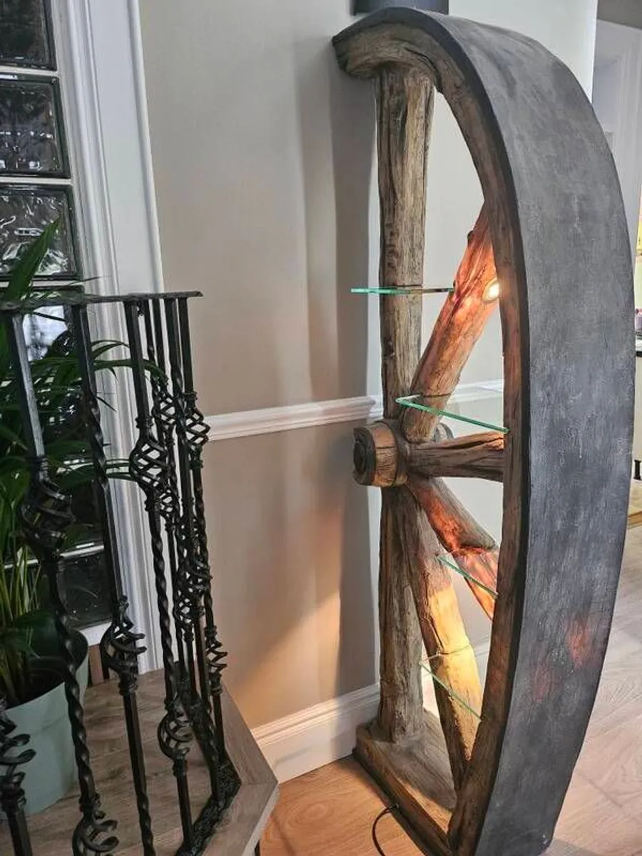 Half cartwheel glass shelf - Image 2