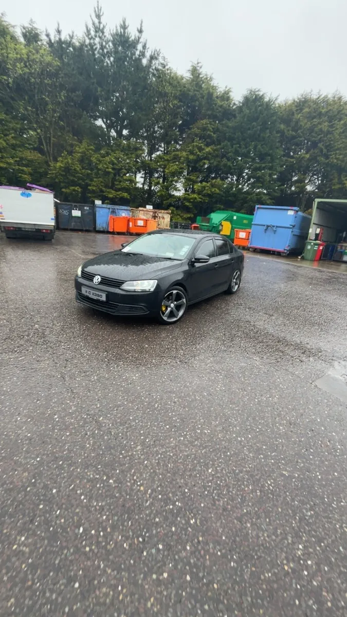 2011 Volkswagen Jetta - Image 2