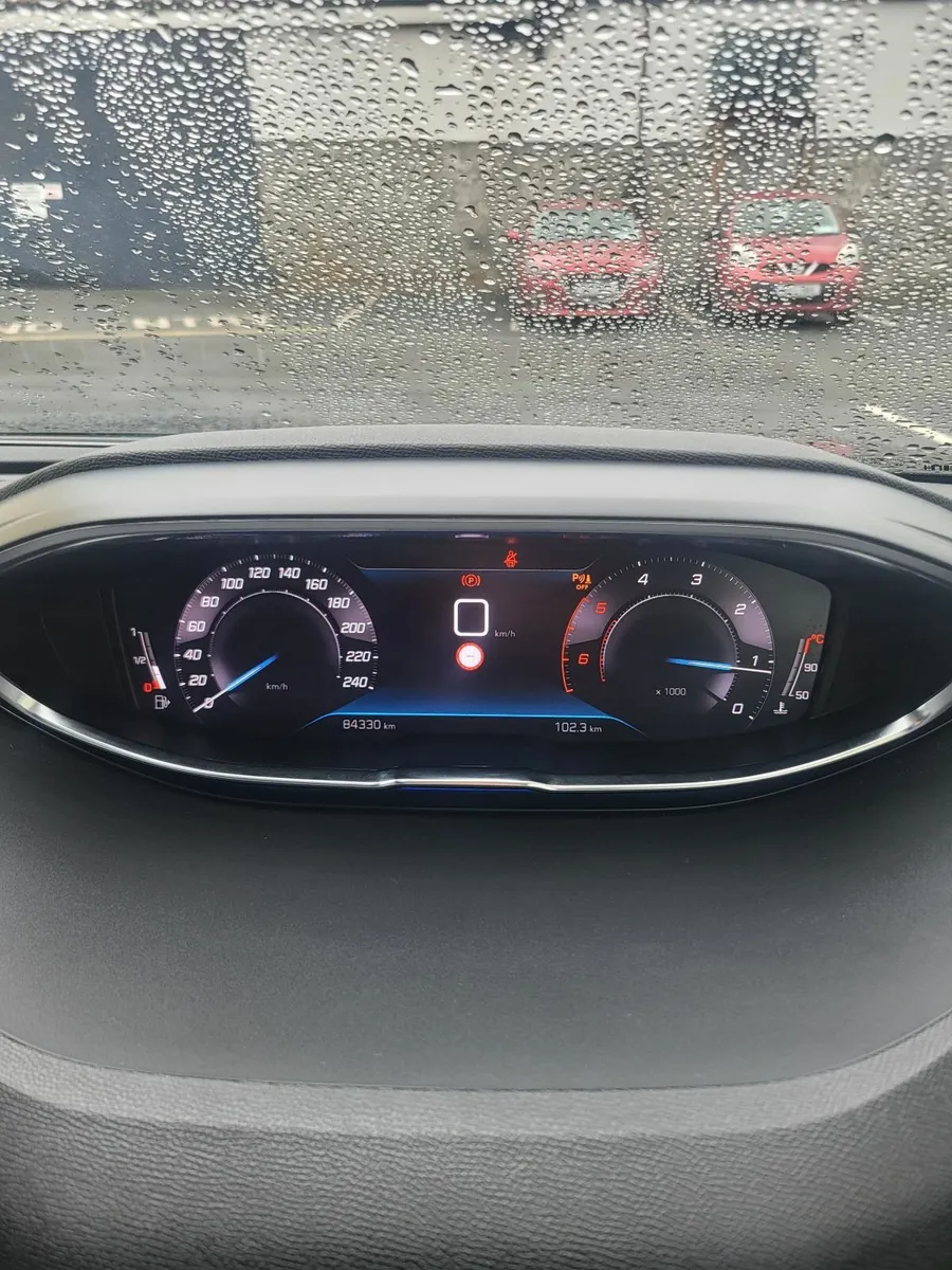 Peugeot 5008 2021 - Image 2