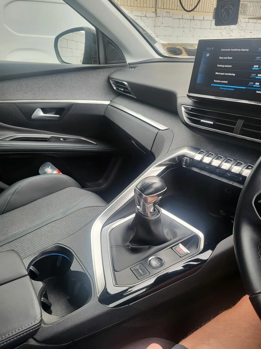 Peugeot 5008 2021 - Image 3
