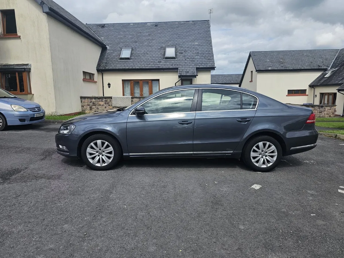 Volkswagen Passat 2013 - Image 2