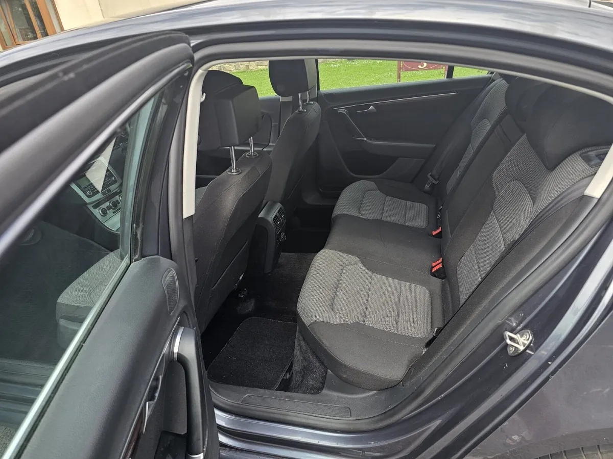 Volkswagen Passat 2013 - Image 3