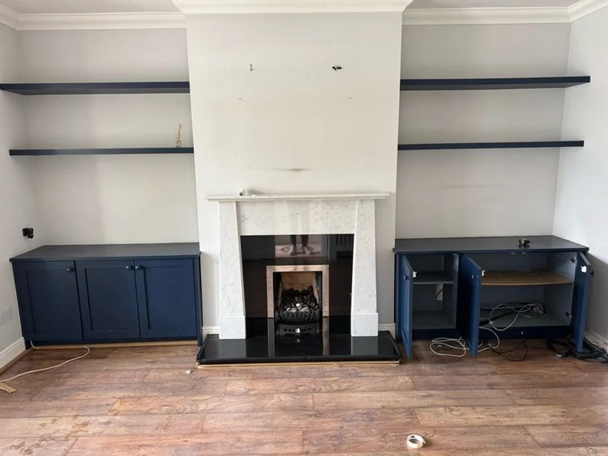 sitting room built in cabinets and shelves - Image 1