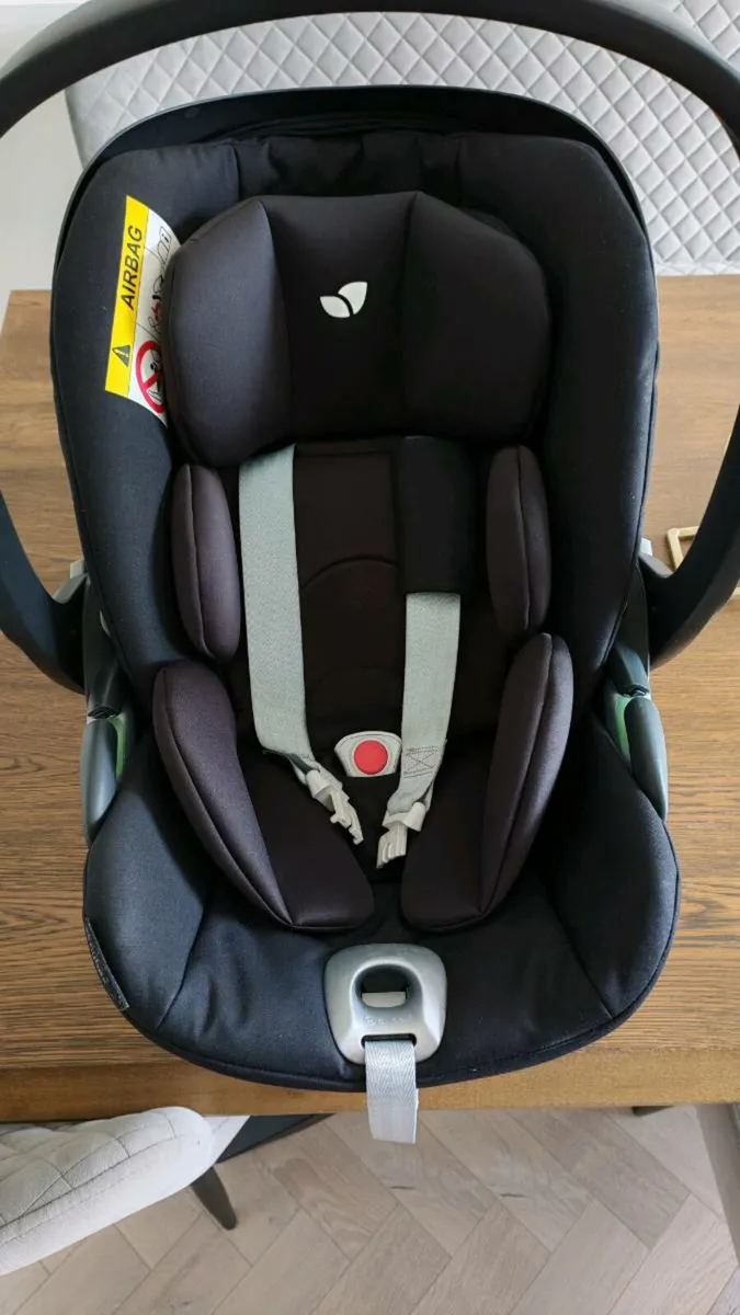 Cybex cloud T car seat and base - Image 1