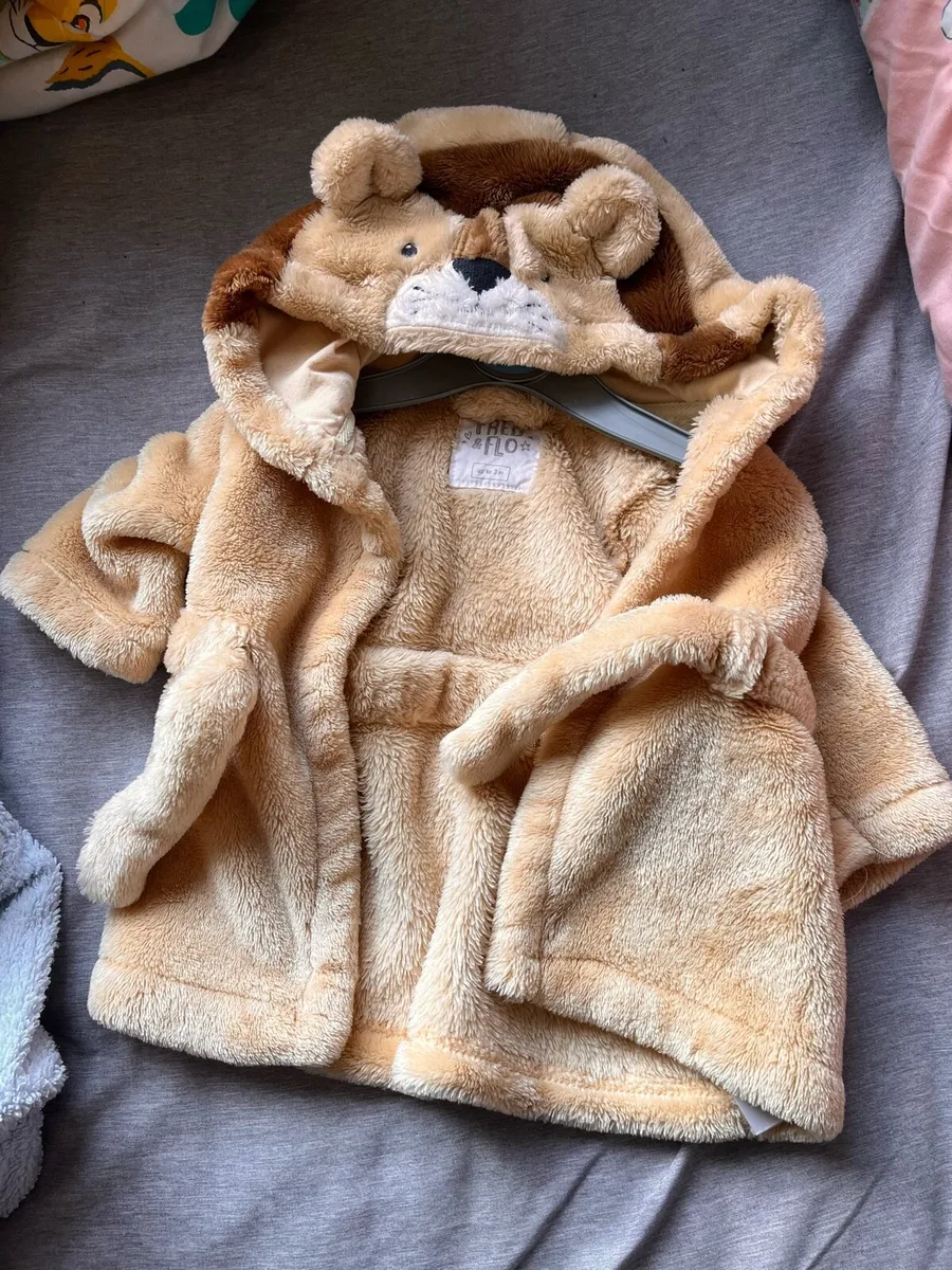 Lion dressing gown - Image 1