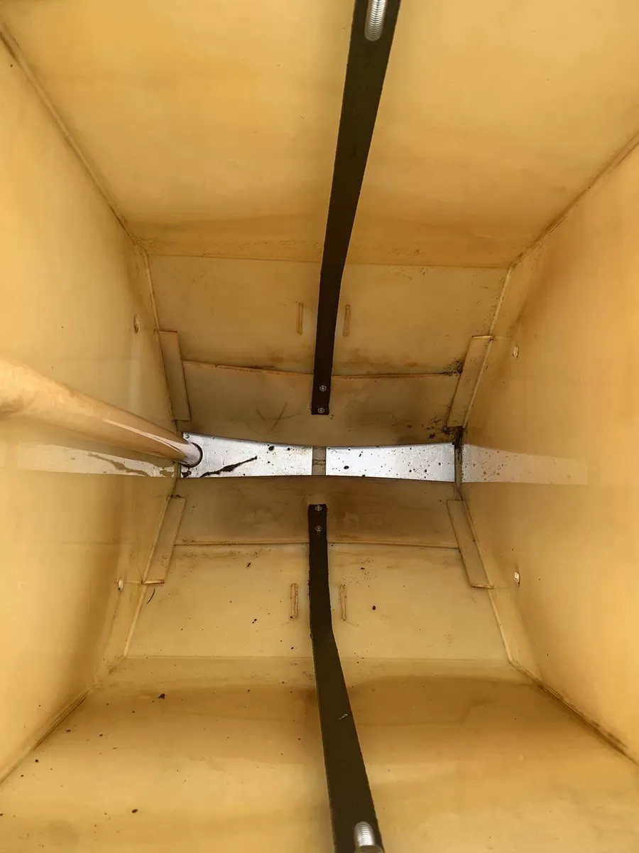 Pig feed hopper - Image 2