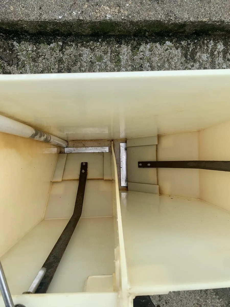 Pig feed hopper - Image 3