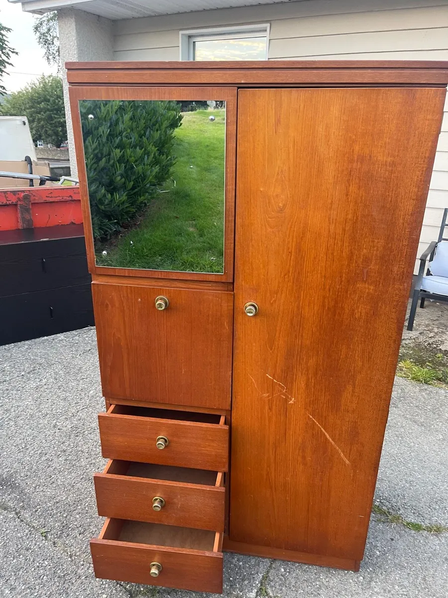 Vintage wardrobe and chest freezer - Image 2