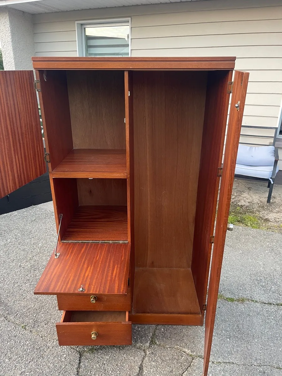 Vintage wardrobe and chest freezer - Image 3
