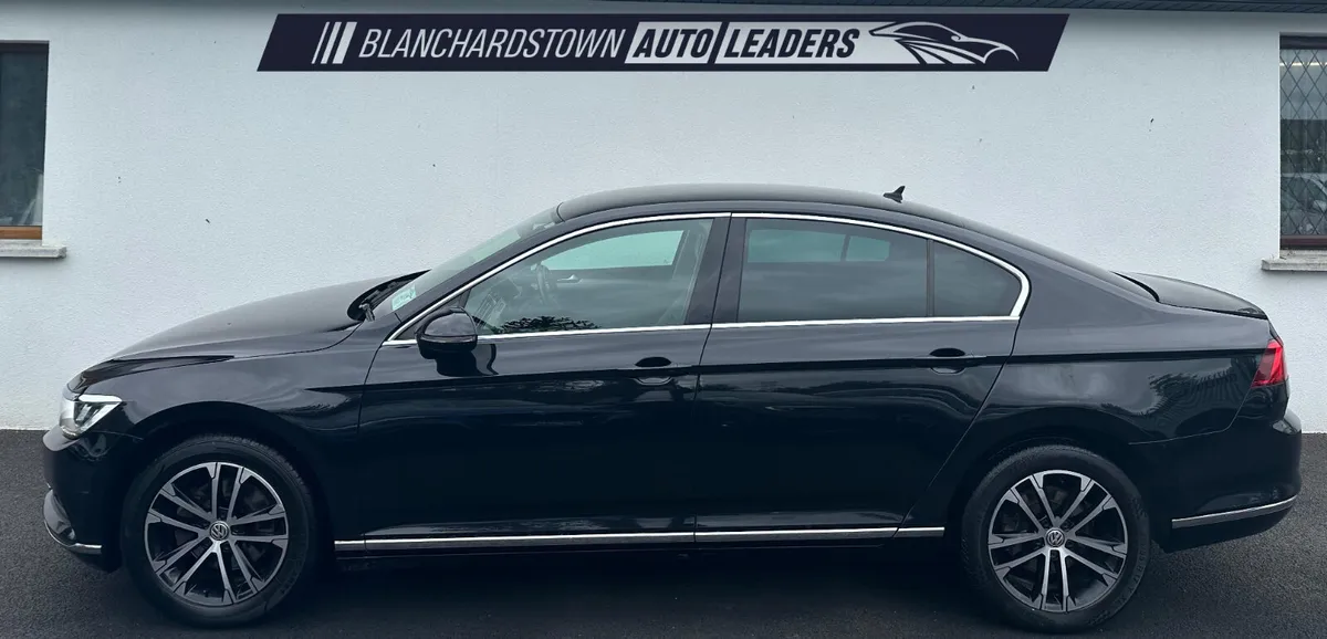 VOLKSWAGEN PASSAT HIGHLINE 1.6 TDI FWD 120HP NAV - Image 2