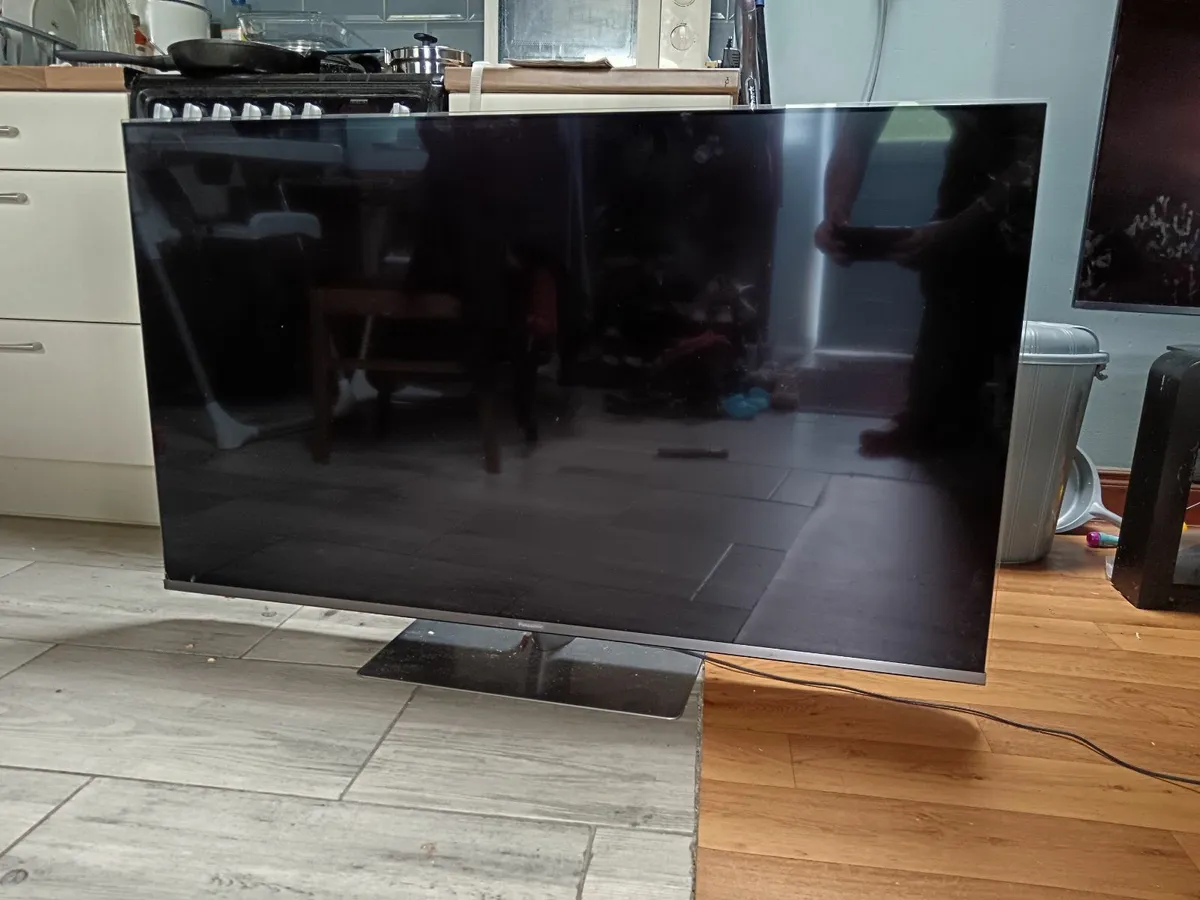 Two damaged large TV's (possibly repairable) - Image 2