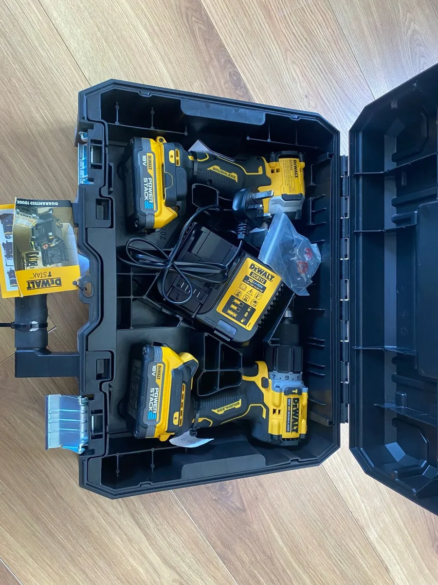 Dewalt impact driver ,drill set - Image 1