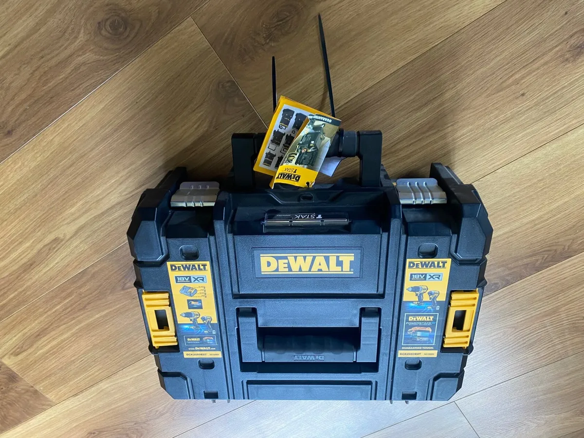 Dewalt impact driver ,drill set - Image 2