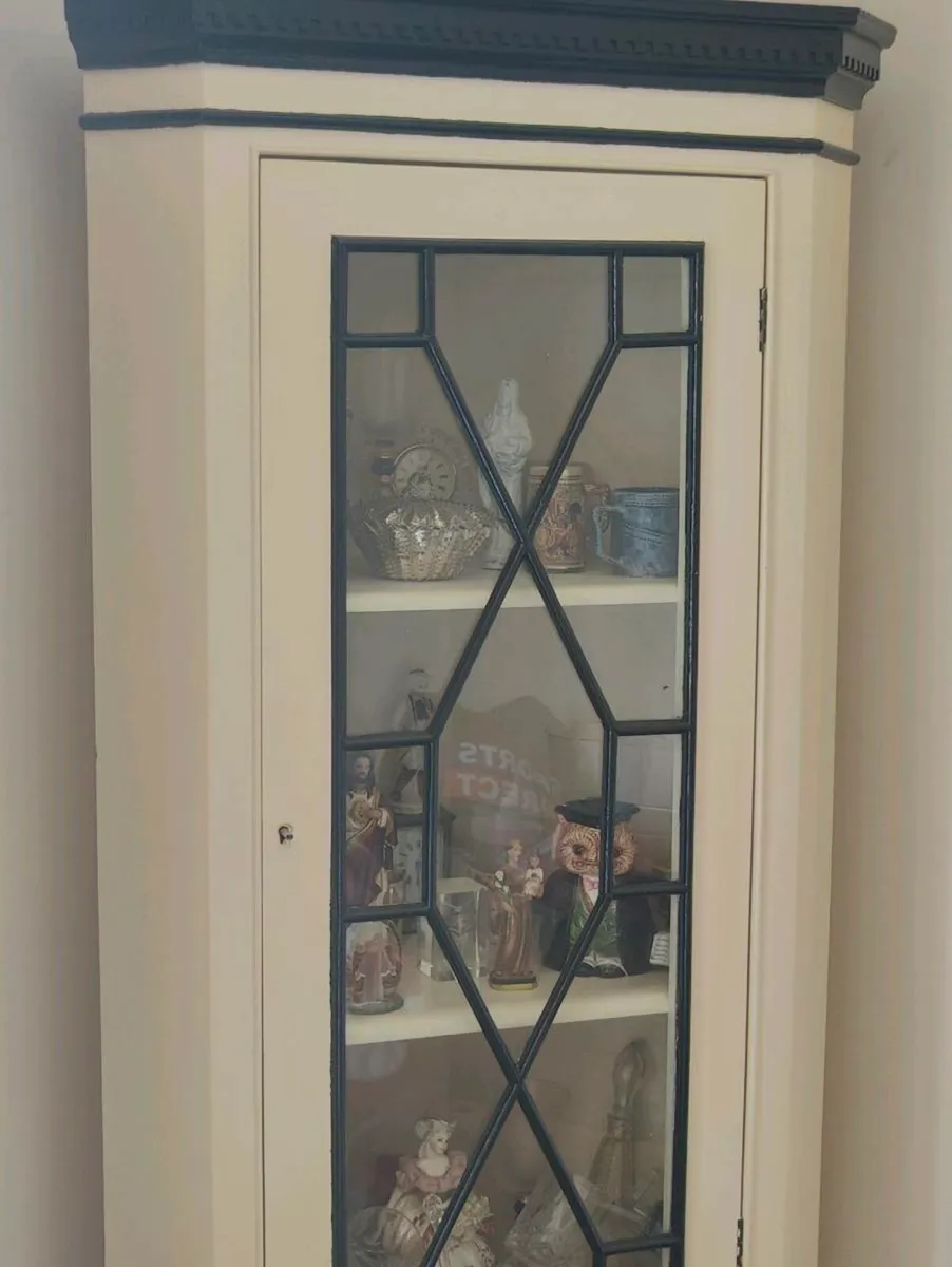 Living area corner unit