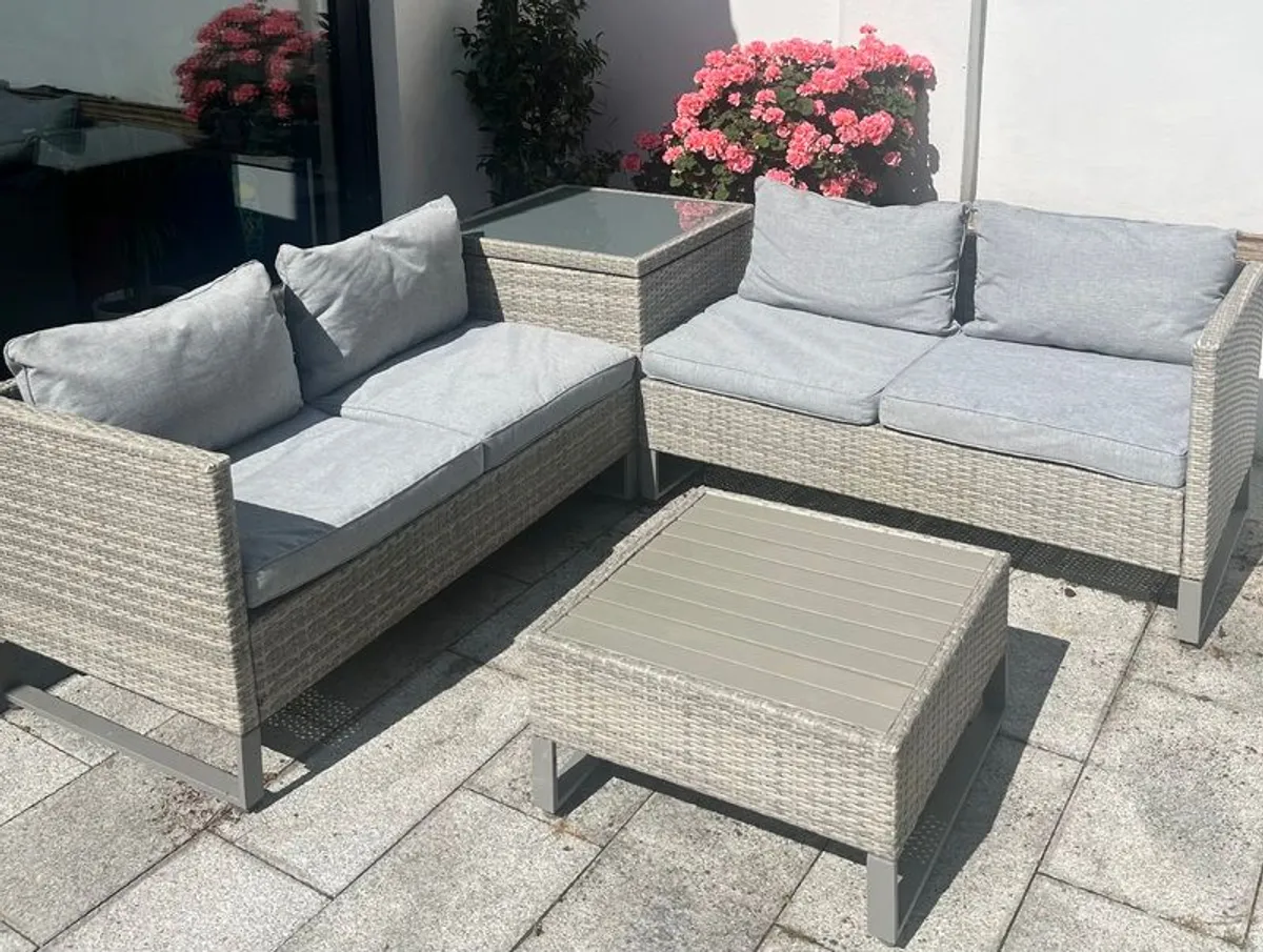 St Ives 4 piece corner set with cover - Image 1