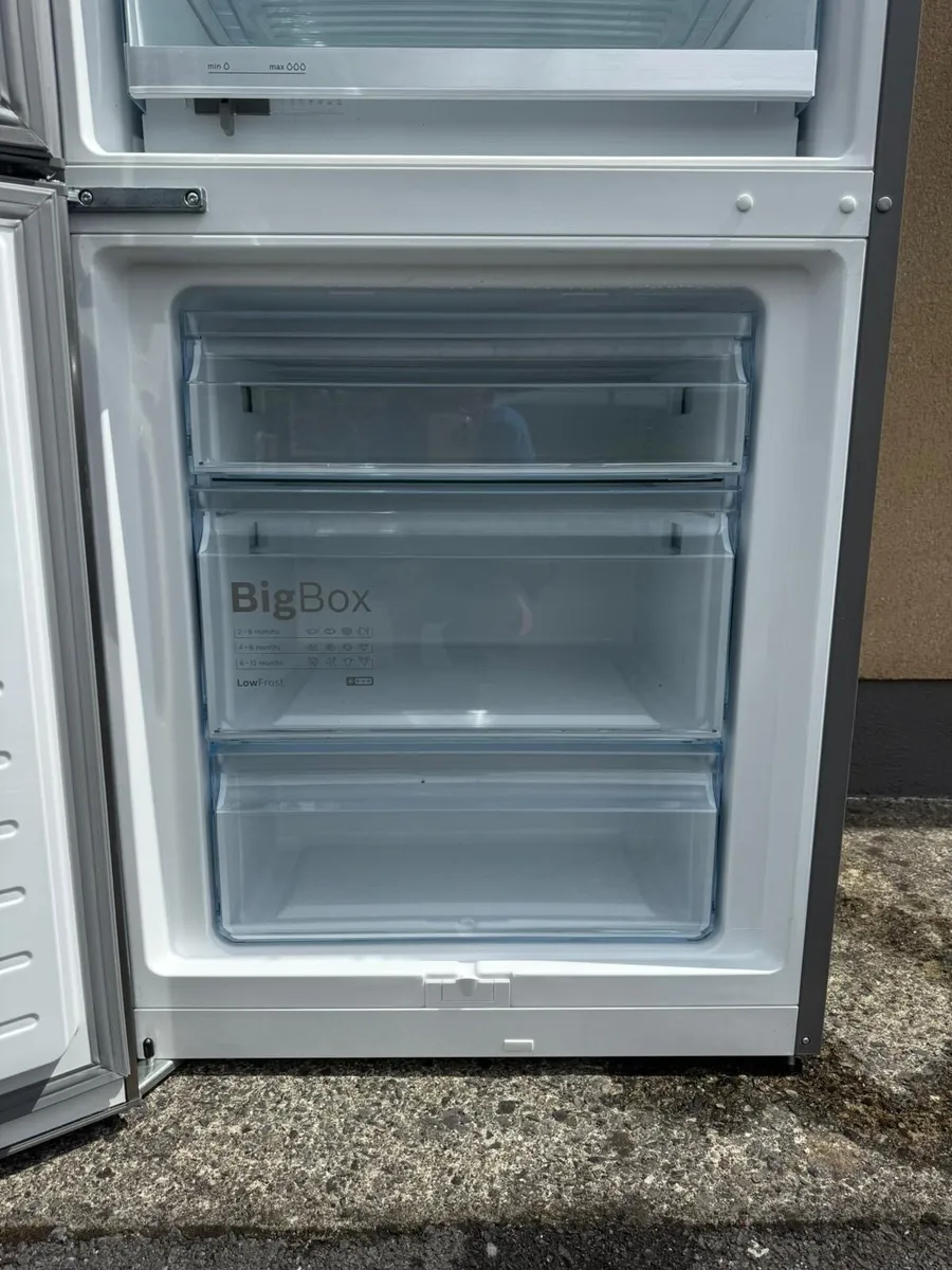 Bosh VitaFresh Fridge and Freezer - Image 2