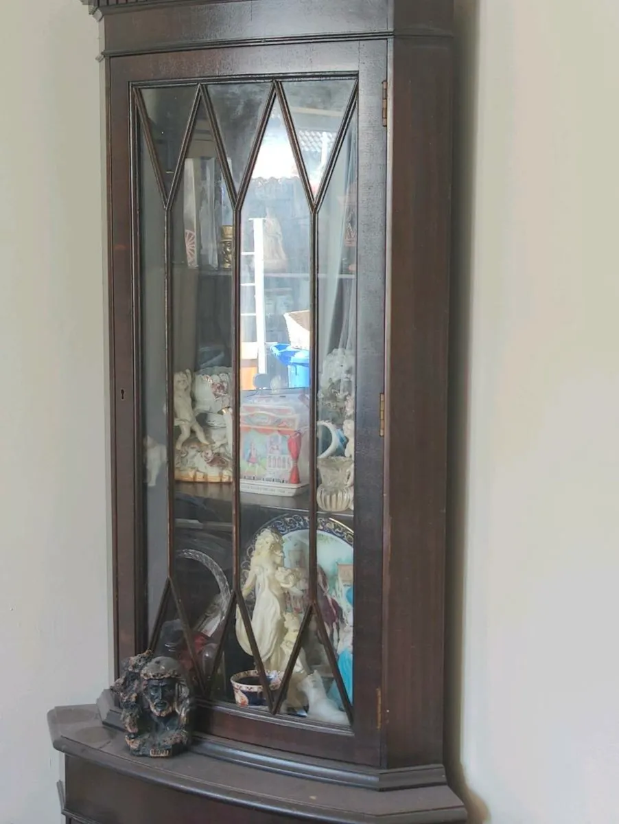 Living area corner unit