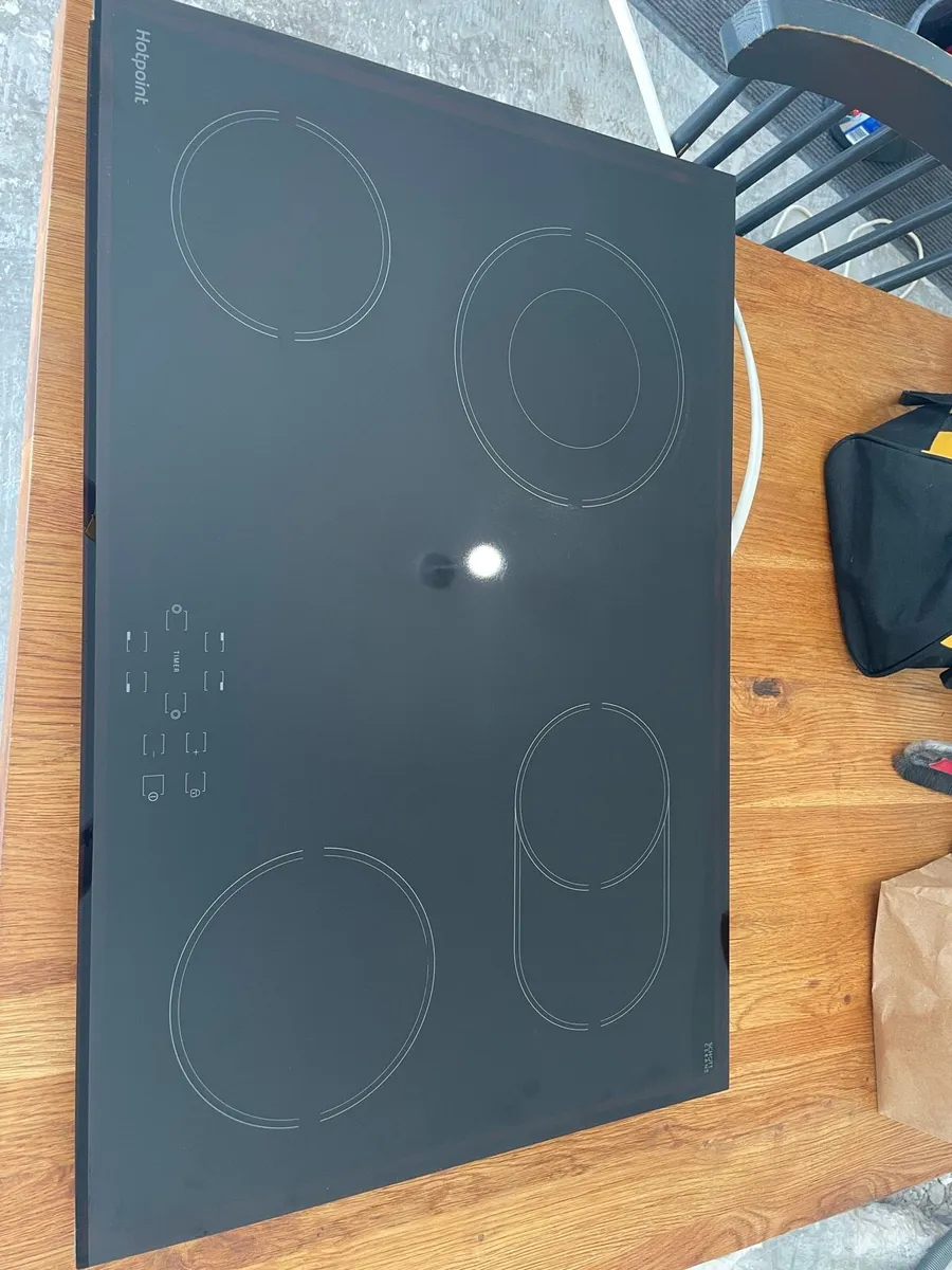 Hotpoint Ceramic Hob 77cm - Image 1