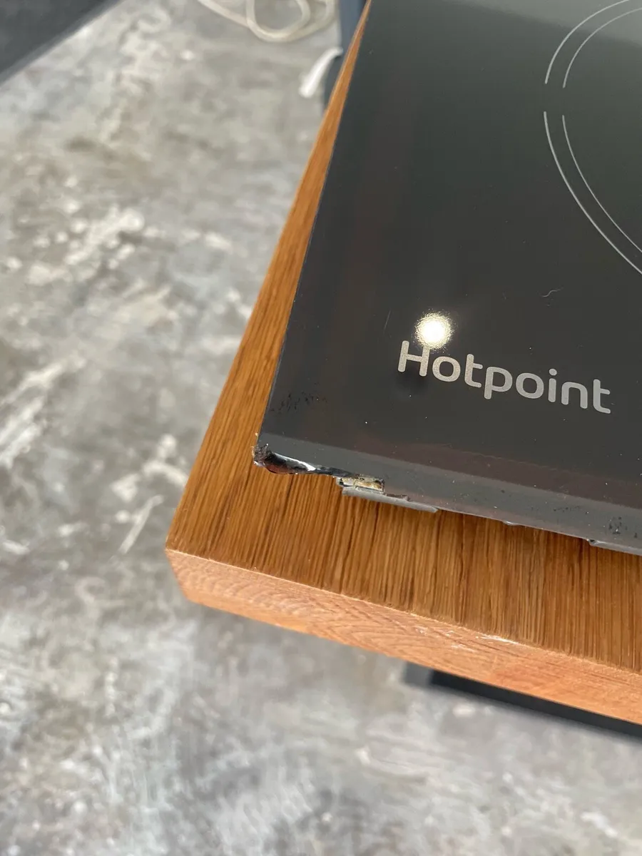 Hotpoint Ceramic Hob 77cm - Image 2