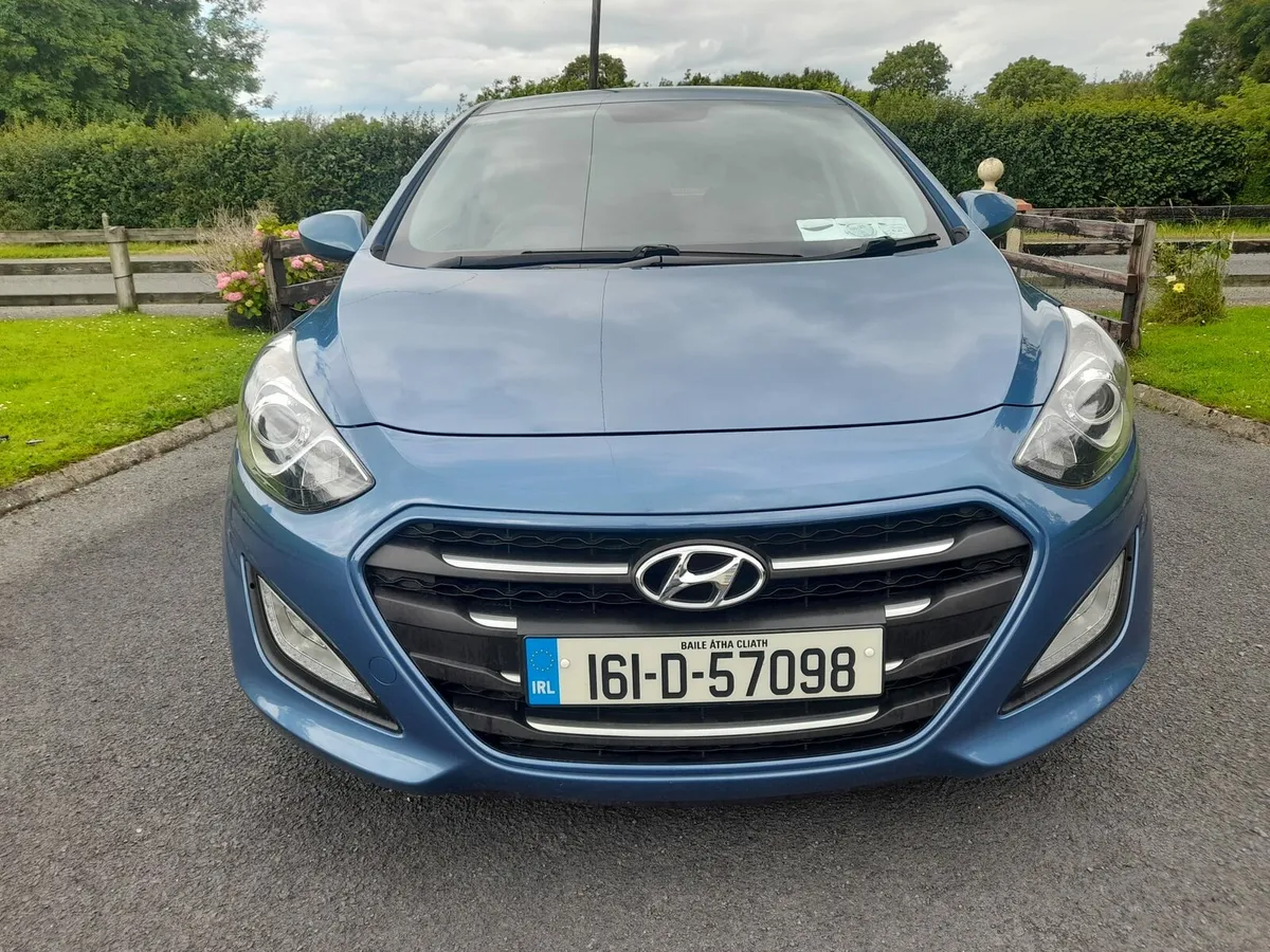 Hyundai i30 with warranty - Image 1