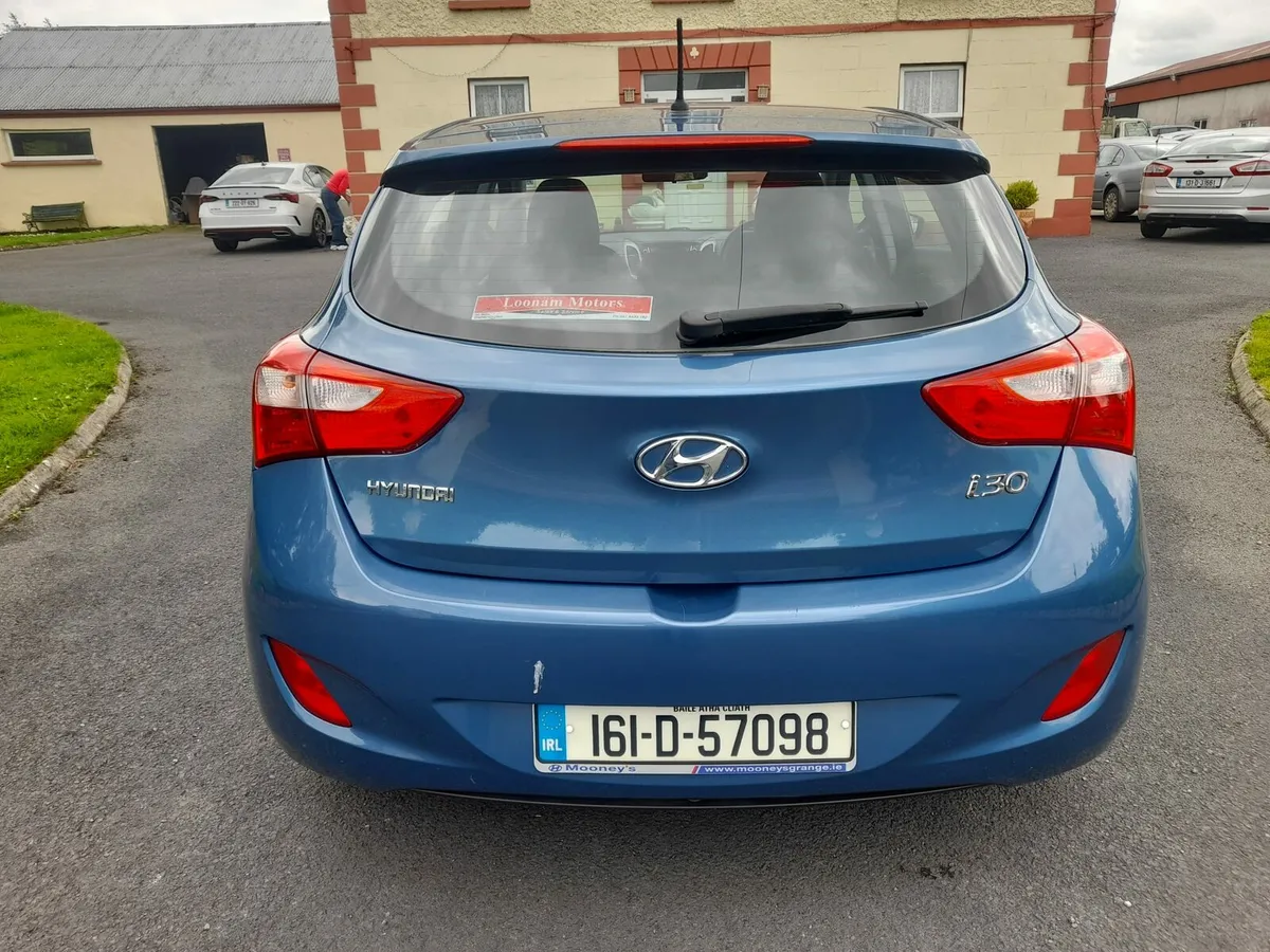 Hyundai i30 with warranty - Image 2