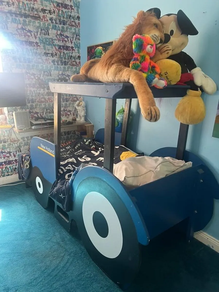 Two Kids Beds with Mattresses - Image 2