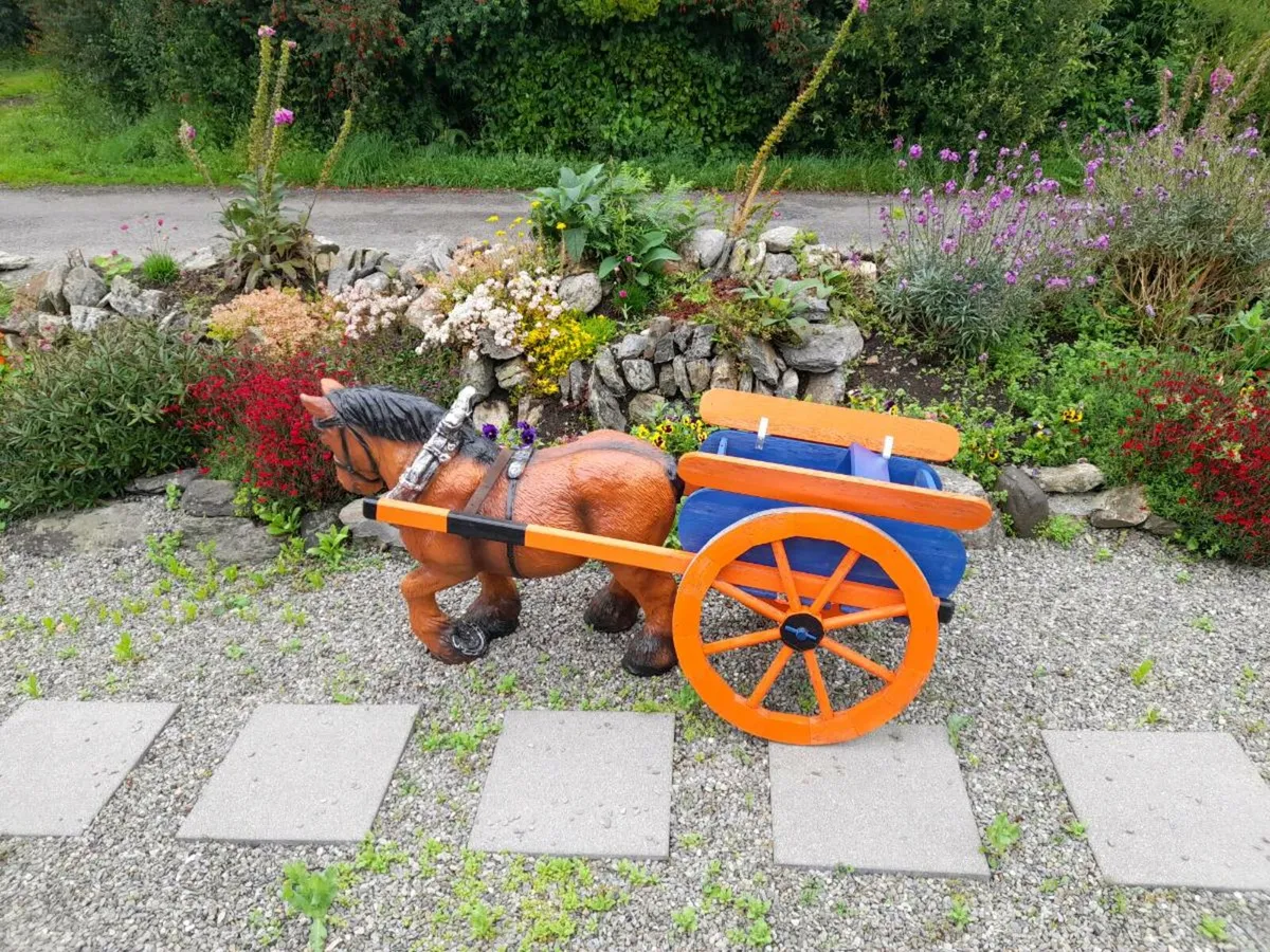 Horse and Cart Garden Ornament - Image 2