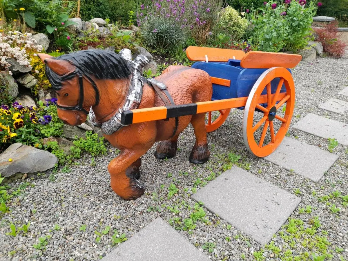 Horse and Cart Garden Ornament - Image 3