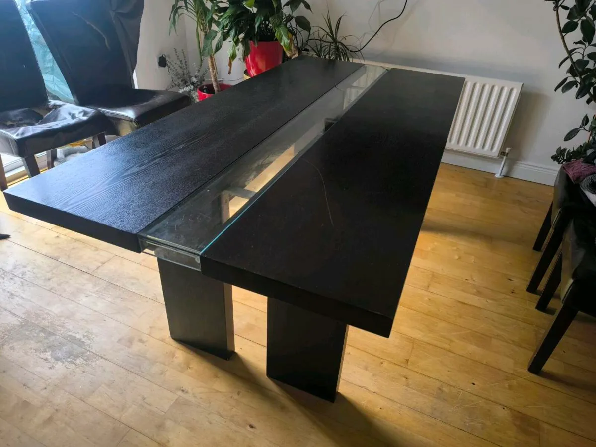 Dining table - Image 1