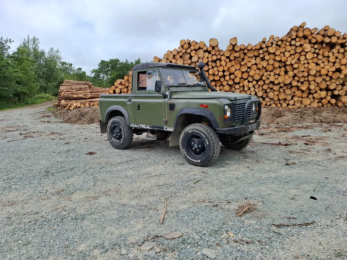 Land Rover defender - Image 1