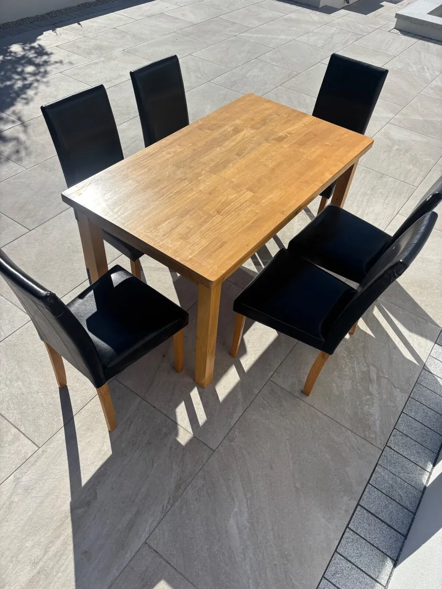 Kitchen table - Image 1