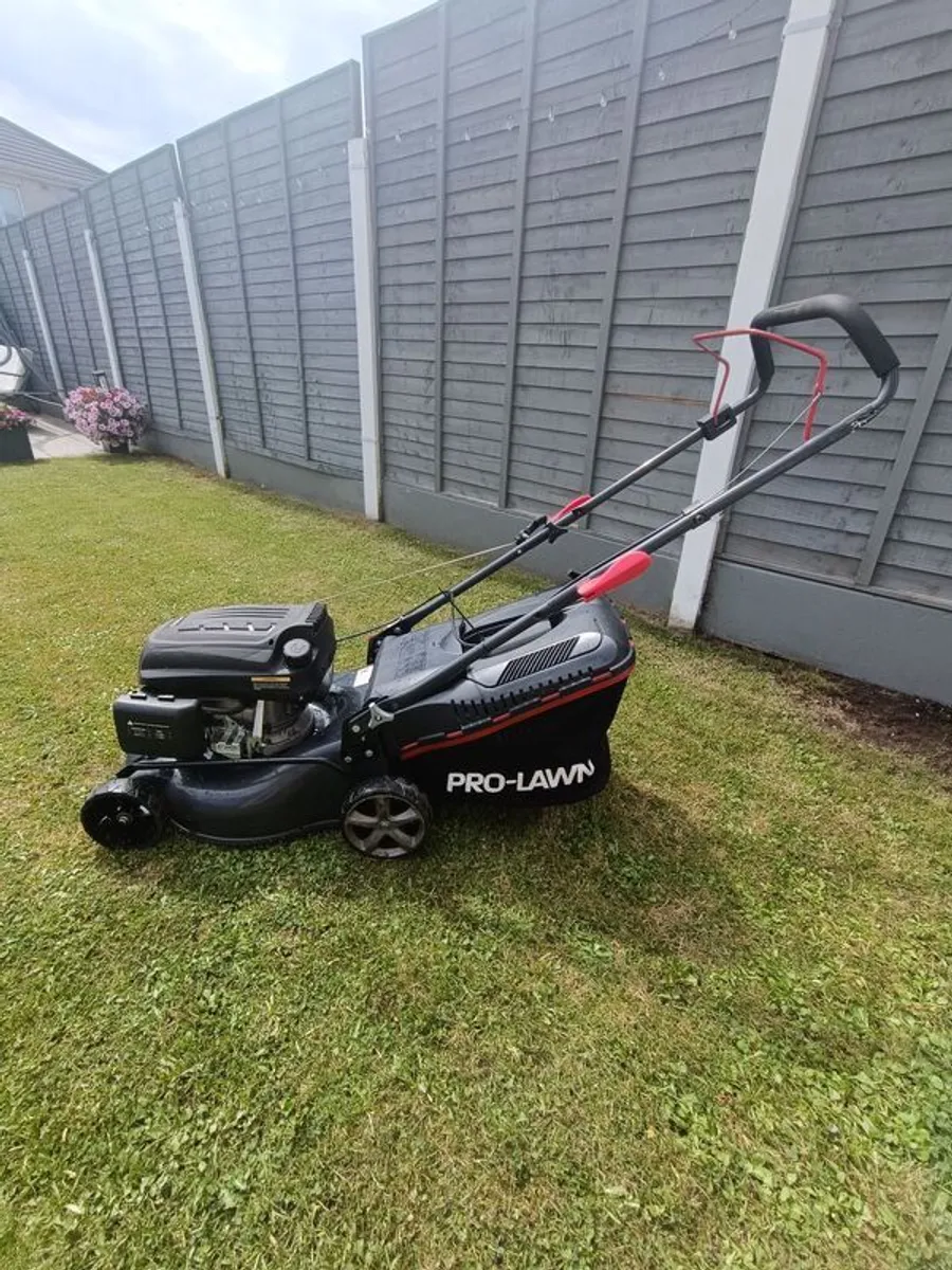 Hyundai petrol lawn mower 139cc - Image 1