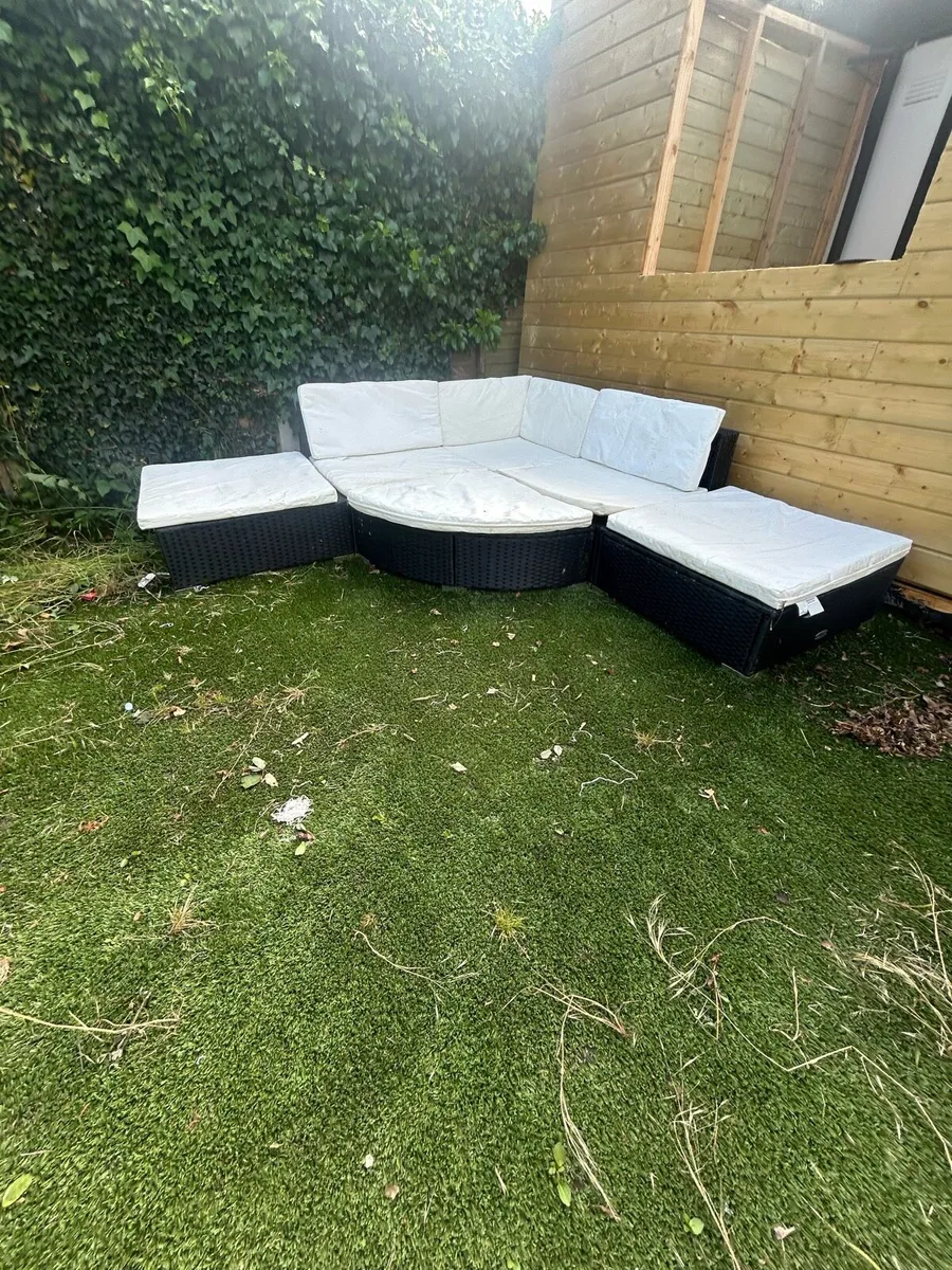 Garden furniture - Image 1