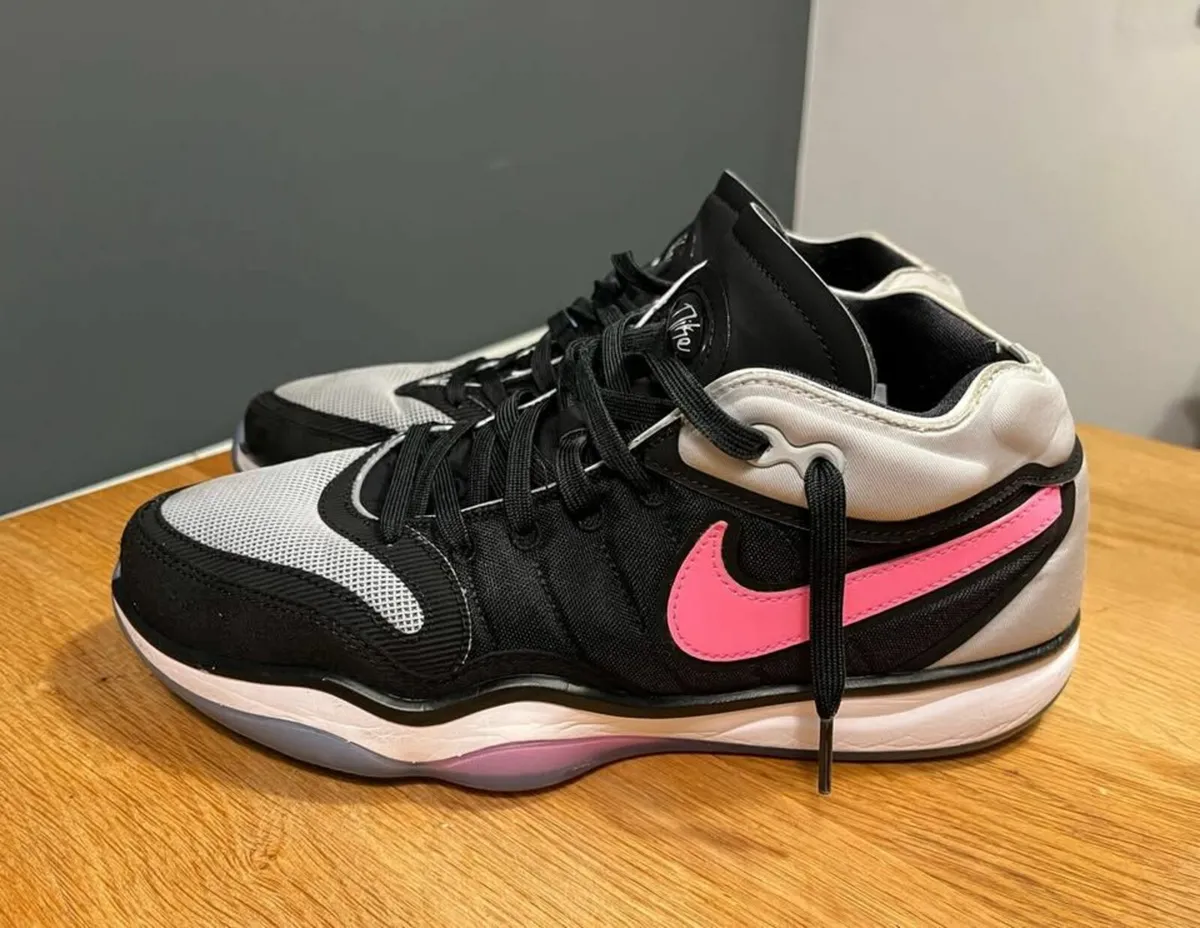 Nike G.T Hustle 2 Basketball shoes UK9 - Image 1