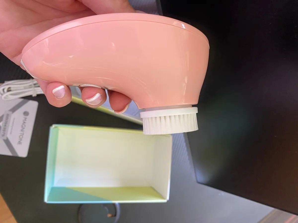Magn!tone Cleansing Brush - Image 4