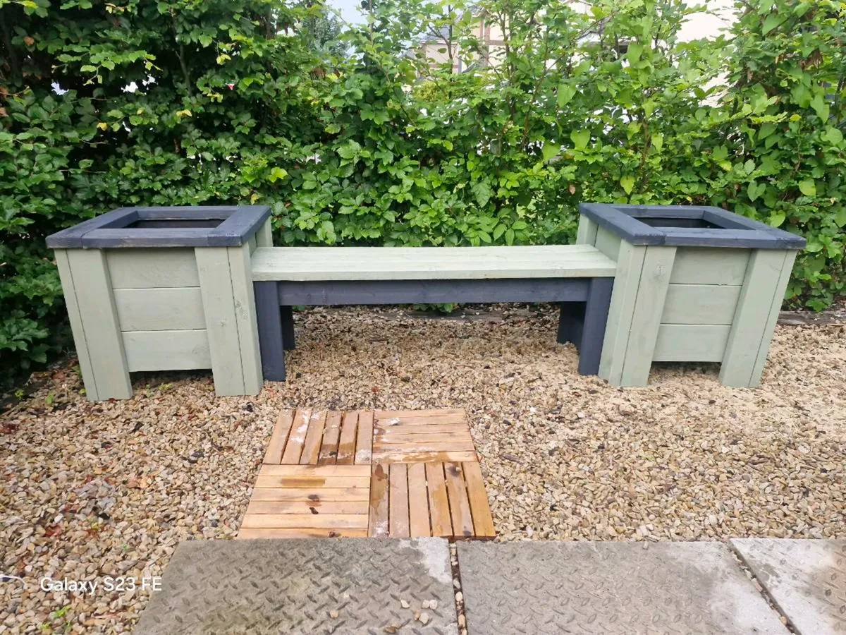 Painted planter and bench - Image 1