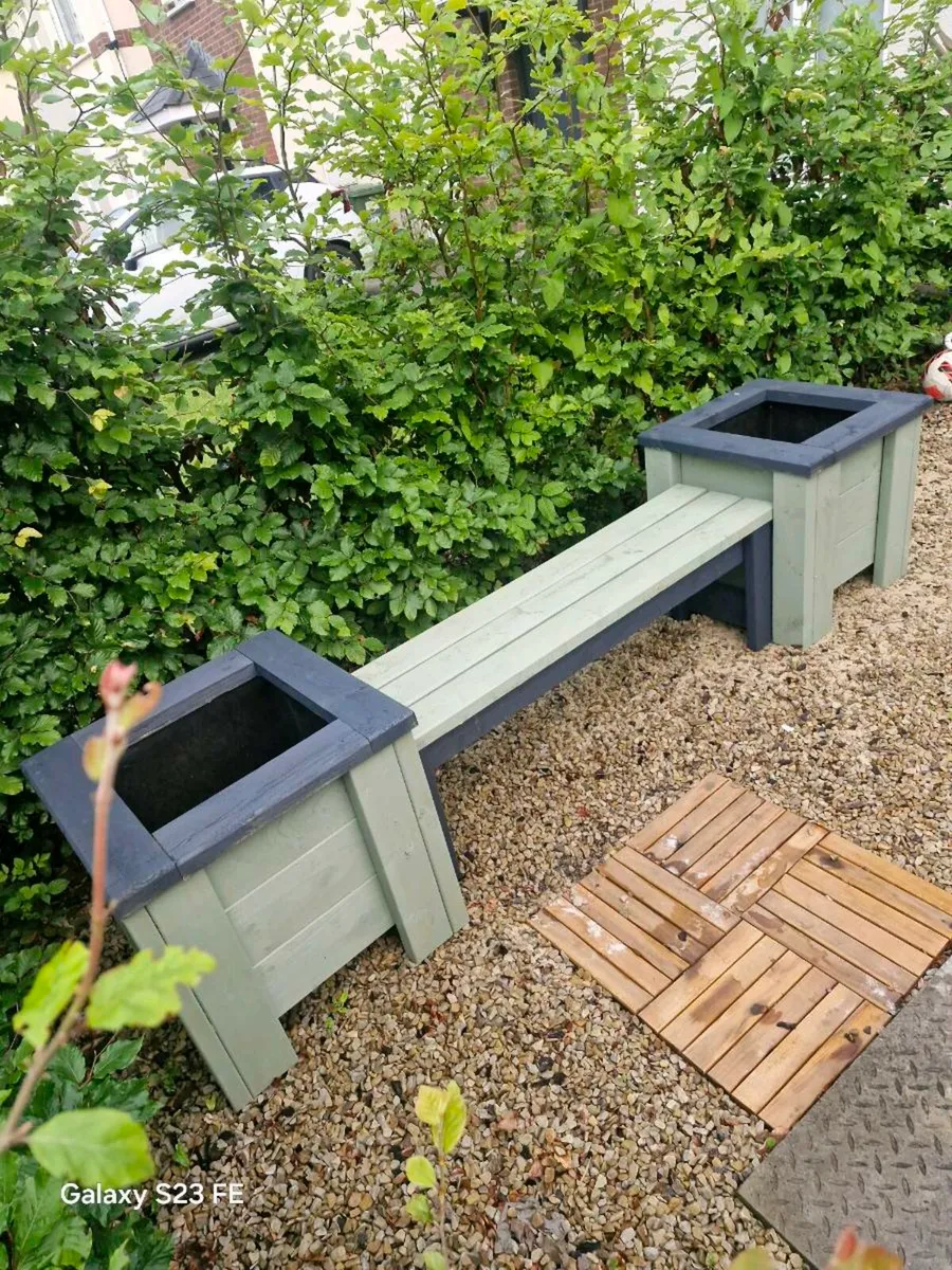 Painted planter and bench - Image 2