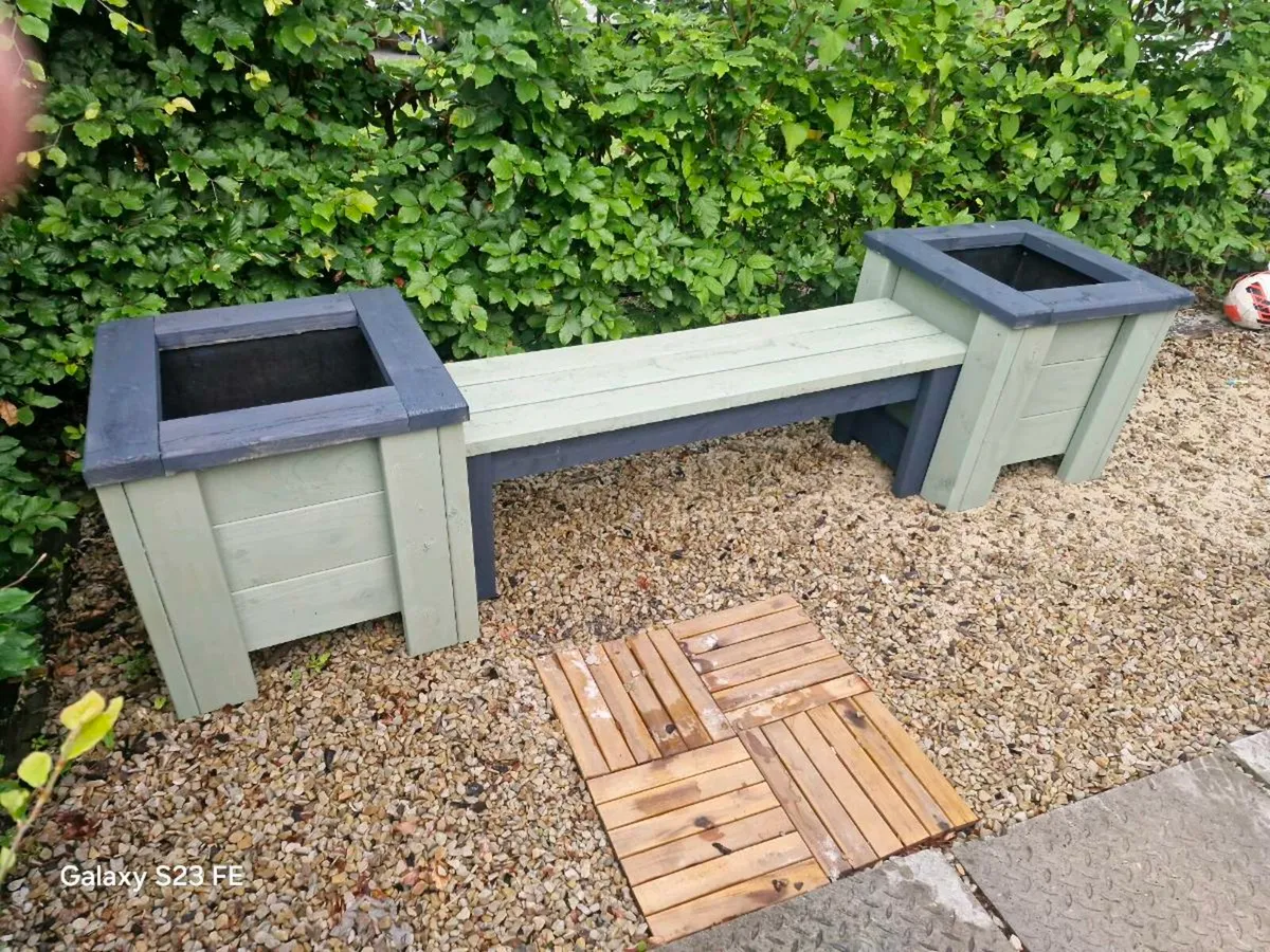 Painted planter and bench - Image 3