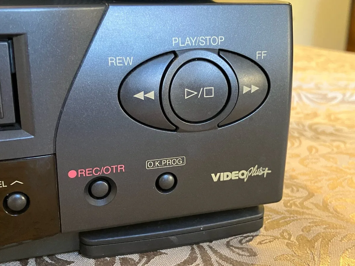 Mitsubishi HS721VR vhs recorder/player plus tapes - Image 3