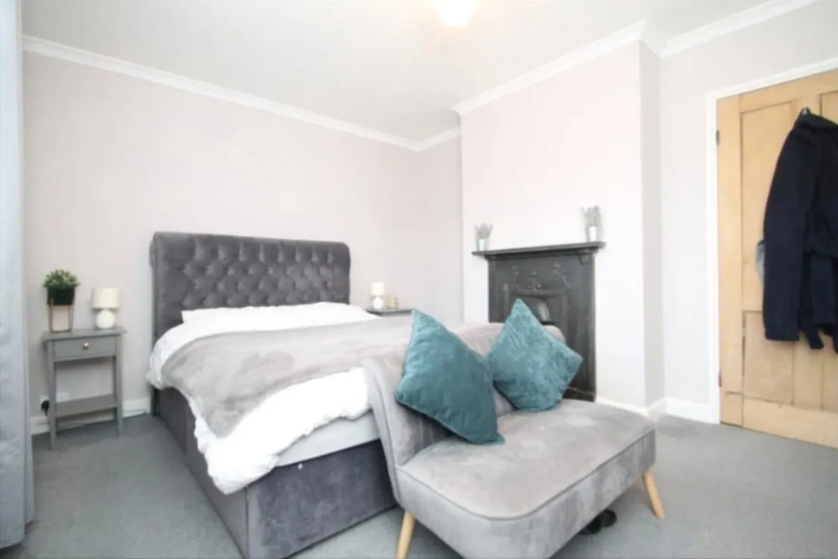Queen Size Divan Bed - Image 1