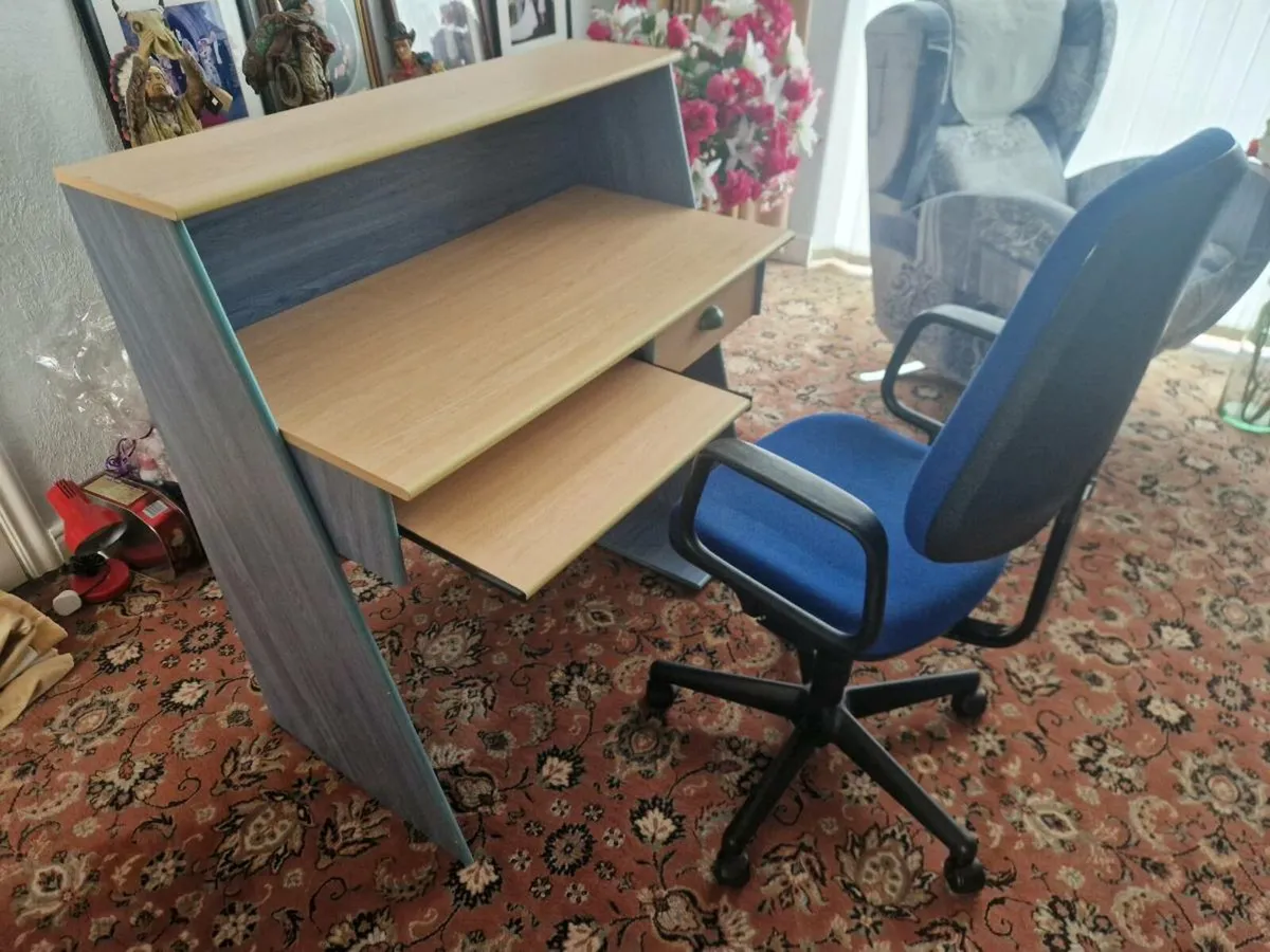 Computer desk and chair - Image 1
