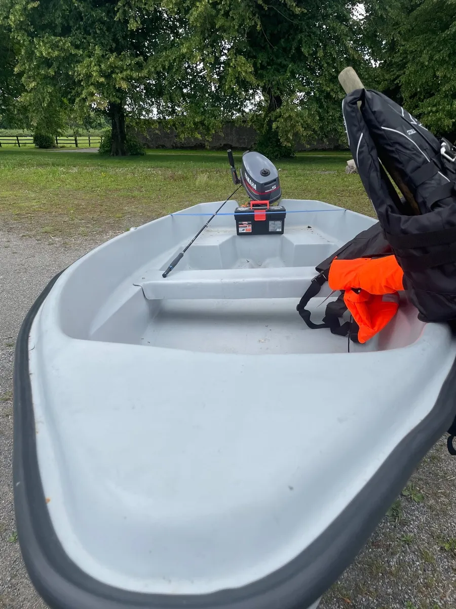Boat and trailer - Image 3