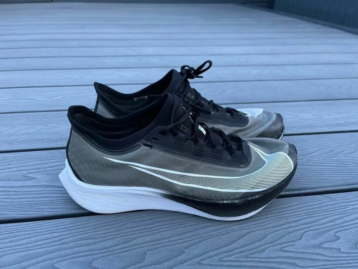 NIKE ZOOM FLY 3 "BLACK-WHITE" 8.5 UK - Image 2