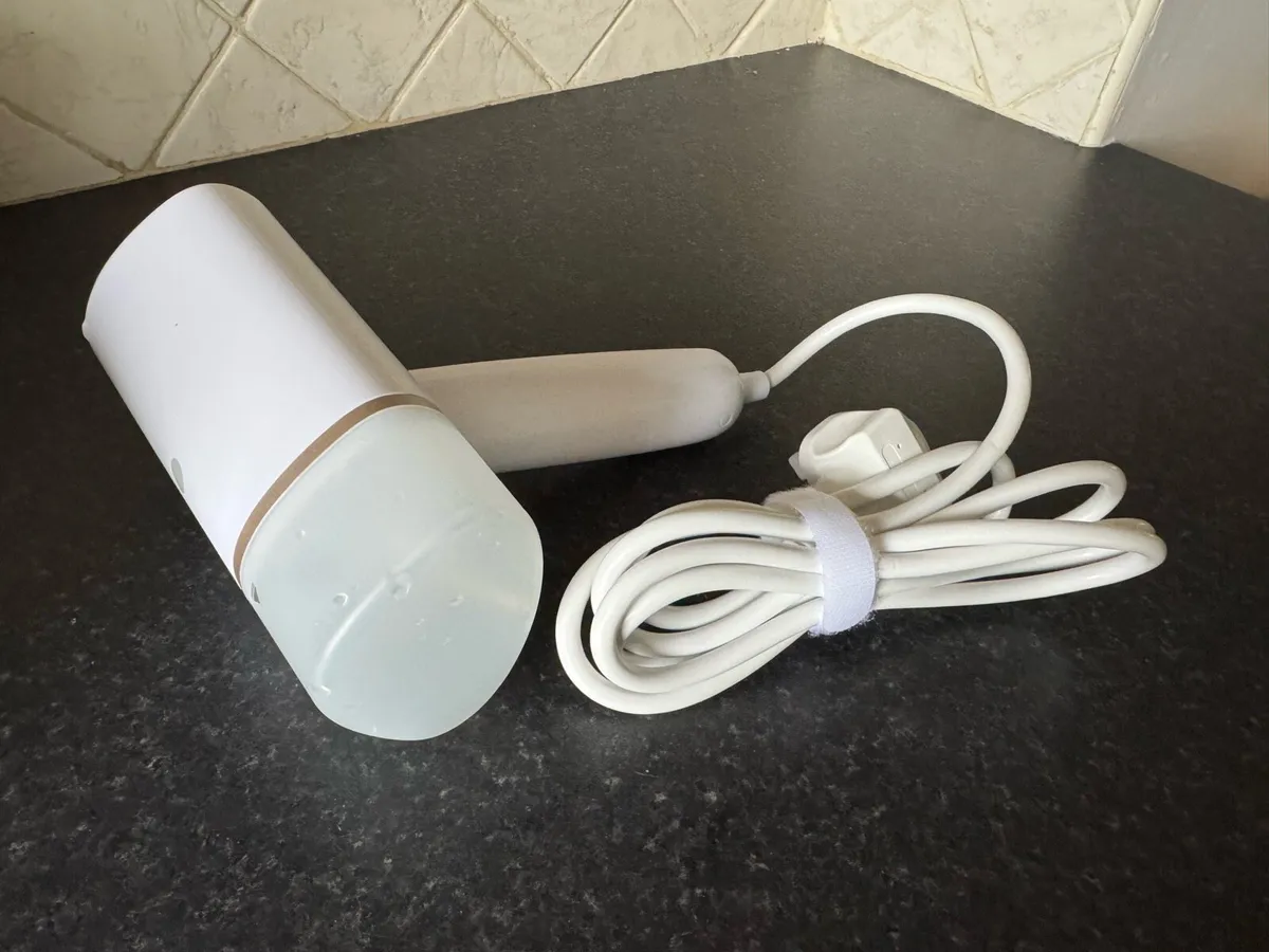 Philips Handheld Clothes Steamer – 3000 Series - Image 2
