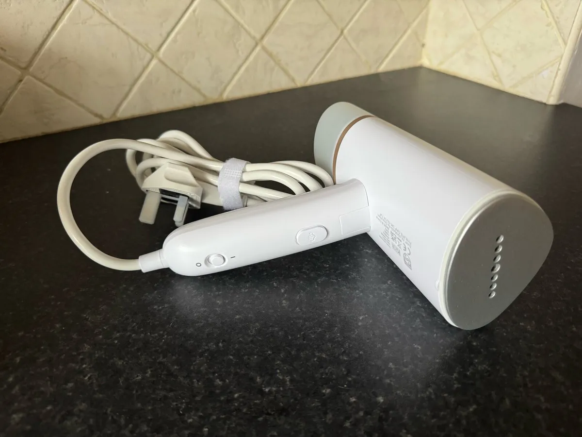 Philips Handheld Clothes Steamer – 3000 Series - Image 3