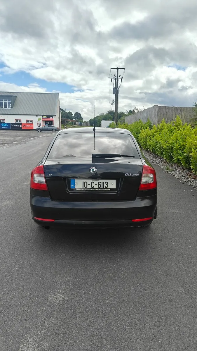 Skoda Octavia 2010 - Image 2